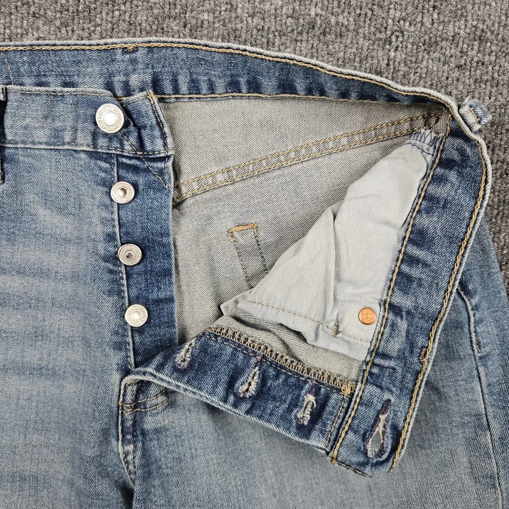Levi 501 Jeans Men's 30x30(28) Original Fit Button Fly Straight Light Wash Denim